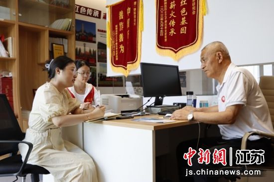 访谈。徐硕 摄