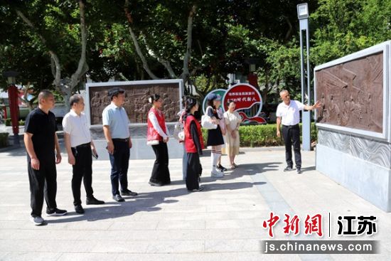 聆听。徐硕 摄